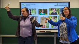 Buchpräsentation: Diversity in Cognition links: Prof. Dr. Barbara Mertins; rechts: Dr. Renate Delucchi Danhier