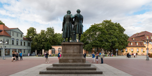 Foto des Goethe und Schiller-Denkmals in Weimar